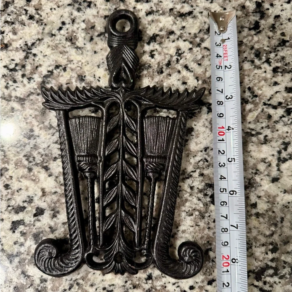 Vintage Wilton  Black Cast Iron Trivet Set‎
